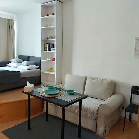 Centrum Studio Apartment With The Self-Check-In Pozsony Kültér fotó